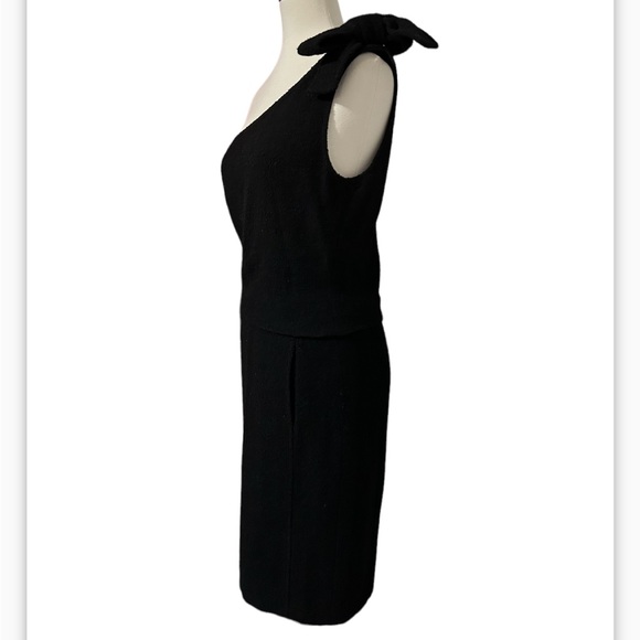 Oscar de la Renta One Shoulder Black dress with Bow and Pockets Size 6 - Picture 3 of 7